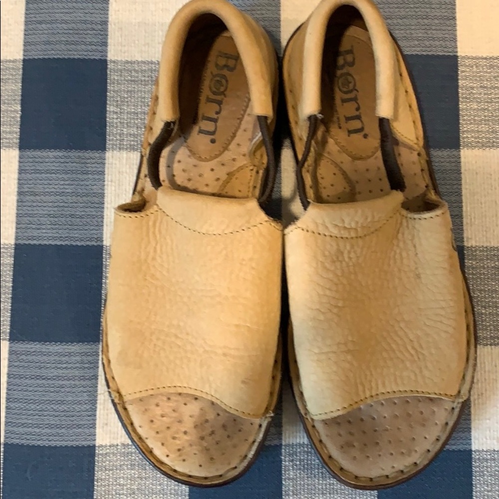 Born sandals